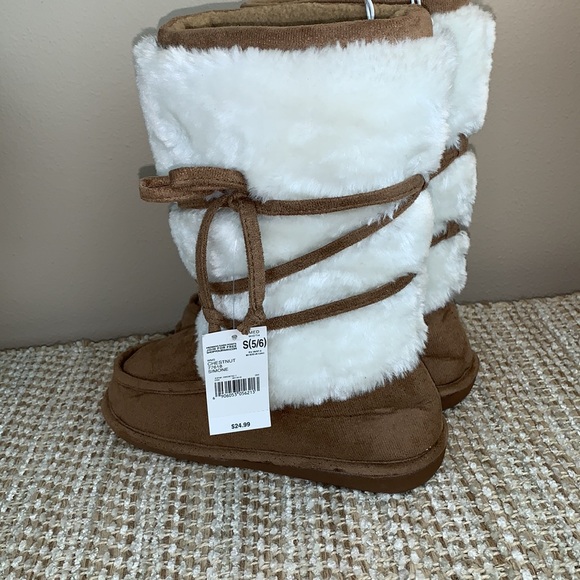 NWT Faux Fur Lined Booties Women’s Size 5/6 - Picture 4 of 9